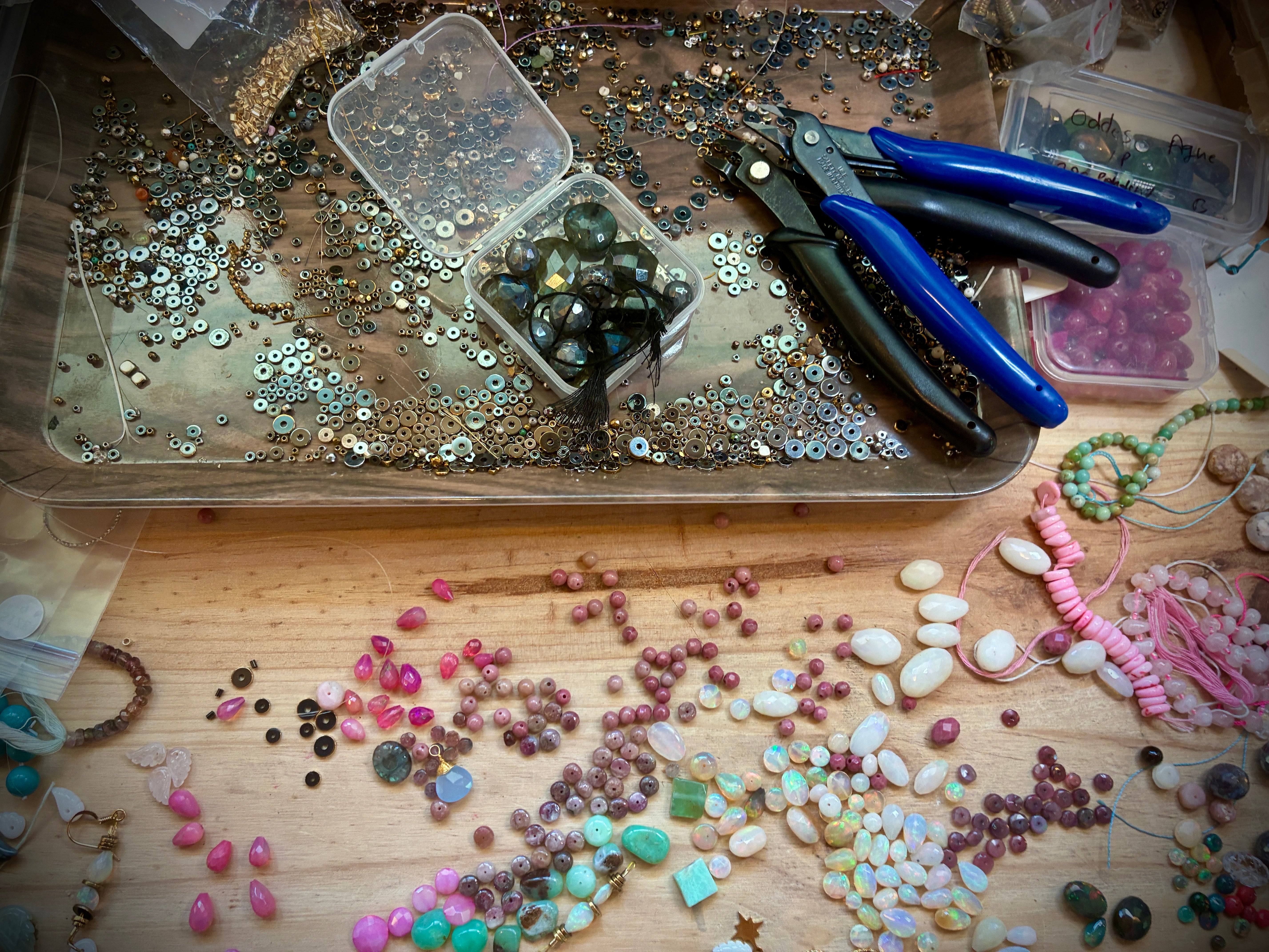 Les pierres d'Agnès dans son atelier