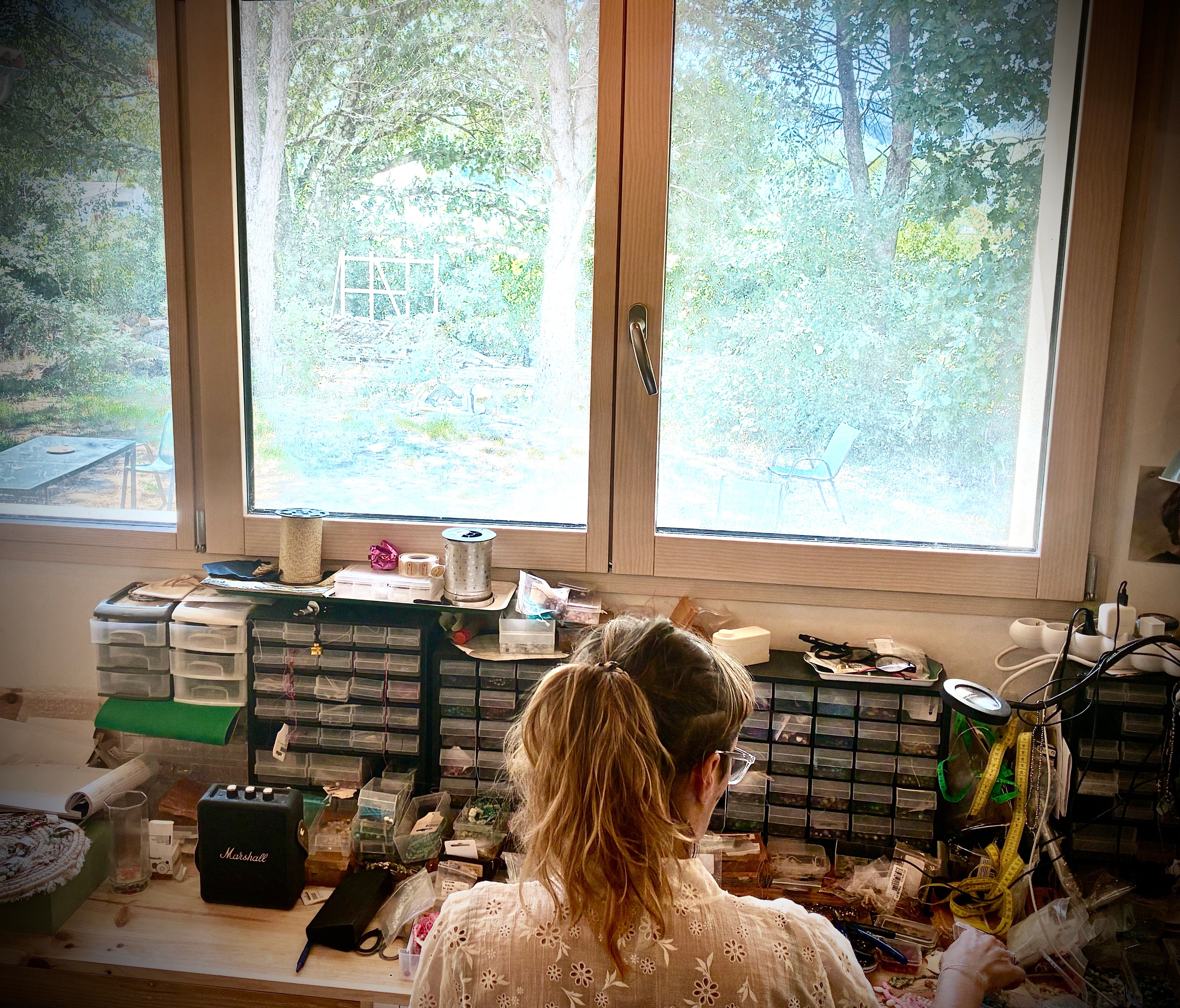 Agnès dans son atelier